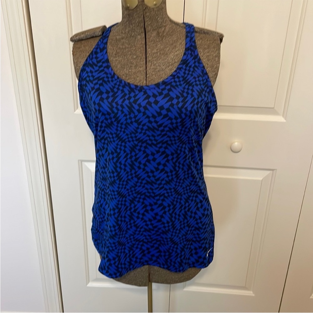 Nike women dri-fit Blue Sleeveless geometric Tank Top with Scoop Neckline size M